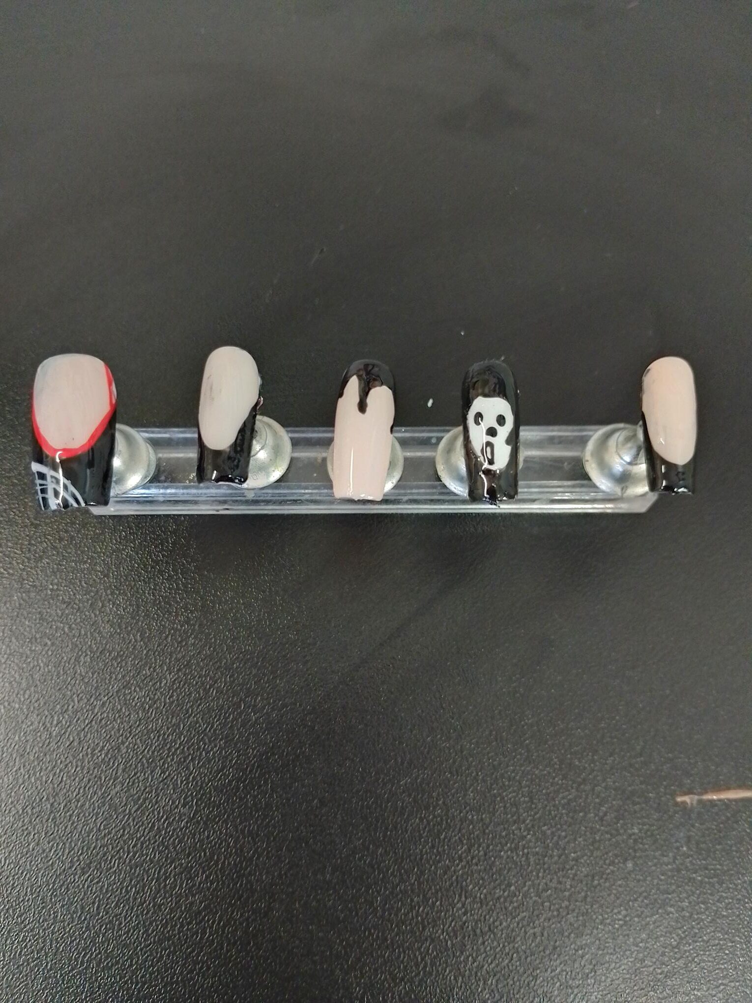 Scream nails
